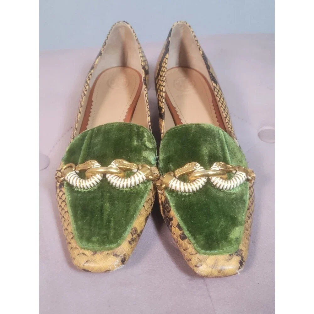 Tory Burch Jessa Loafer Velvet with Snake sz 6